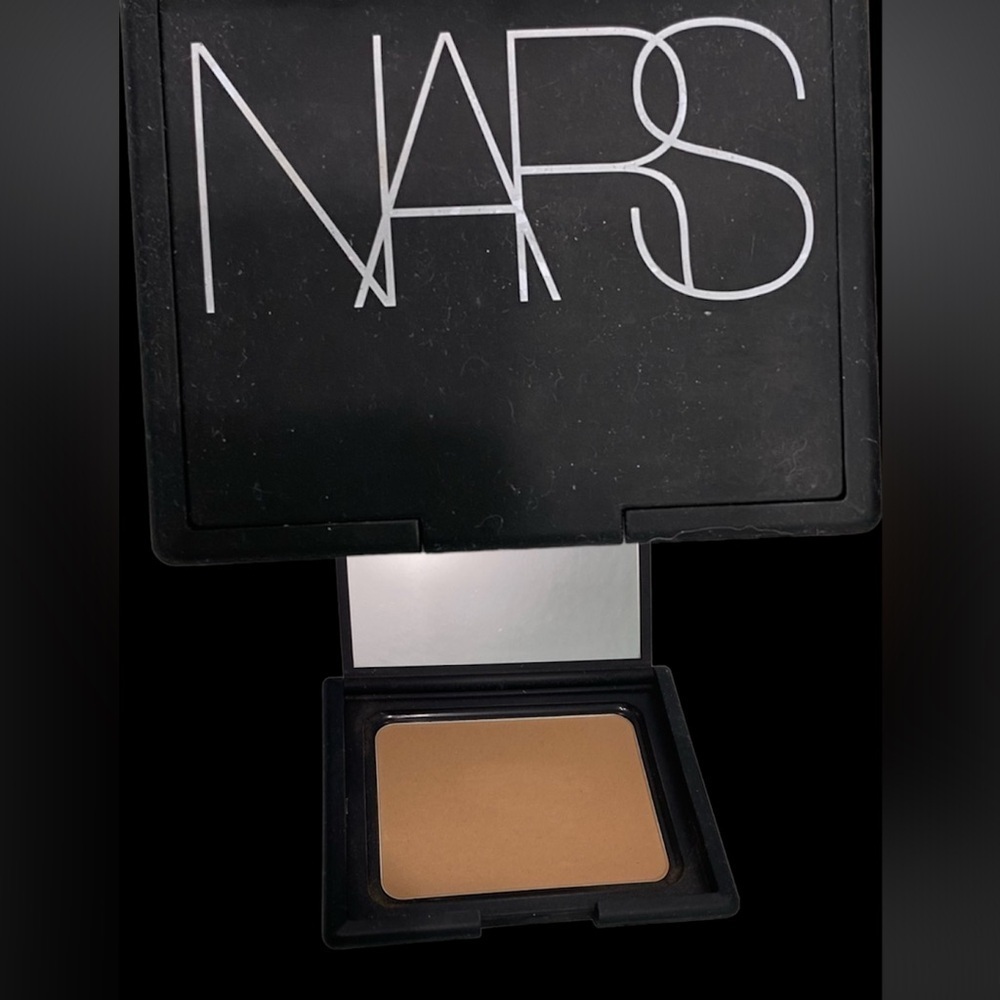 Nars Soft Velvet Pressed Powder  Mountain